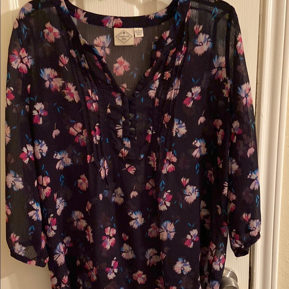 Navy and Pink V-neck 3/4 Sleeve Relaxed Blouse